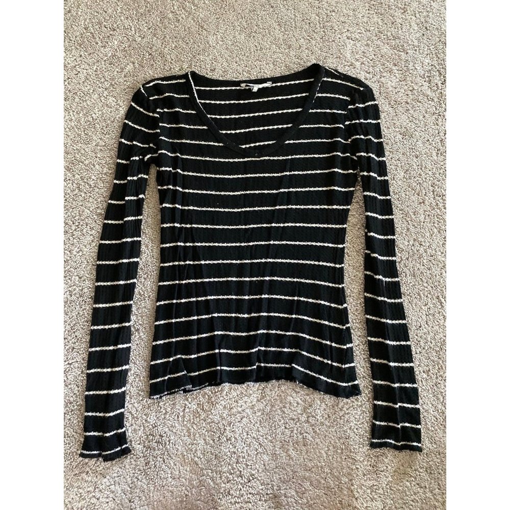 BKE women’s medium long sleeve black striped top